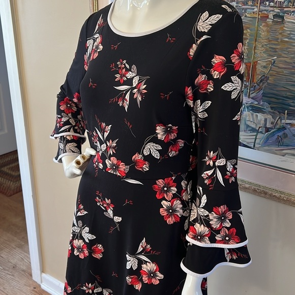 DRESS TO IMPRESS - Picture 2 of 6